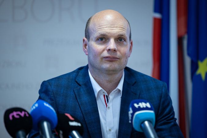Šutaj Eštok porušil zákon, rozhodol súd a prvému viceprezidentovi PZ Kiššovi vrátil pracovné miesto