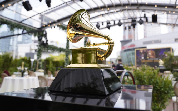 Nomináciám na ceny Grammy vládne speváčka SZA, Taylor Swift zase prekonala rekord