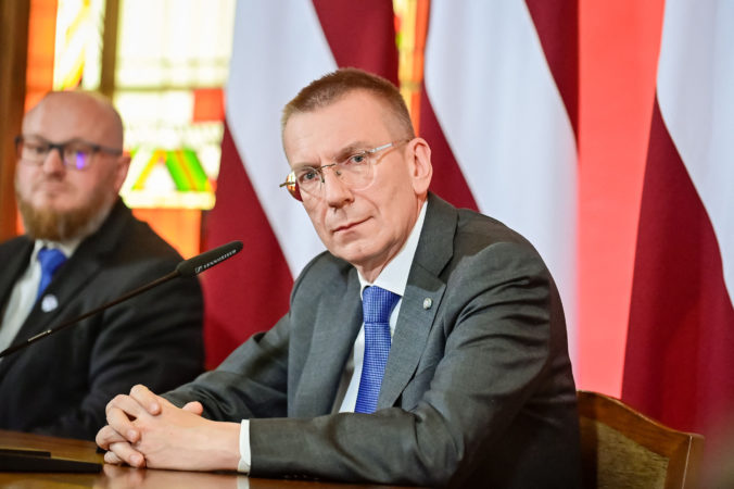 Západ musí podľa lotyšského prezidenta Rinkēvičsa aj naďalej pomáhať Ukrajine, aby Rusko neohrozovalo ďalších