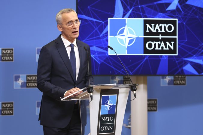 O vyjednávaniach s Ruskom rozhodne Ukrajina, podľa Stoltenberga zodpovednosťou NATO je ich podporovať