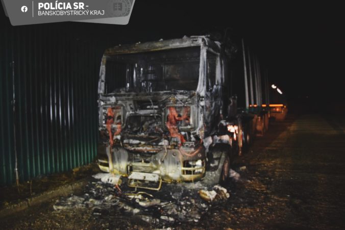Polícia v súvislosti s požiarom kamiónu v Brezne začala trestné stíhanie pre poškodzovanie cudzej veci
