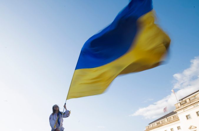 Obyvatelia Spojených štátov veria vo víťazstvo Ukrajiny, v nezápadných krajinách chcú však čo najskorší koniec vojny