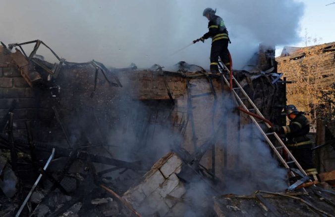 Ukrajina zostrelila takmer všetky ruské bojové drony a raketu Ch-59, poškodili aj vzdelávaciu budovu