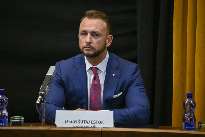 Ústavnoprávny výbor nerokoval o krokoch ministra Šutaja Eštoka, nebol uznášaniaschopný