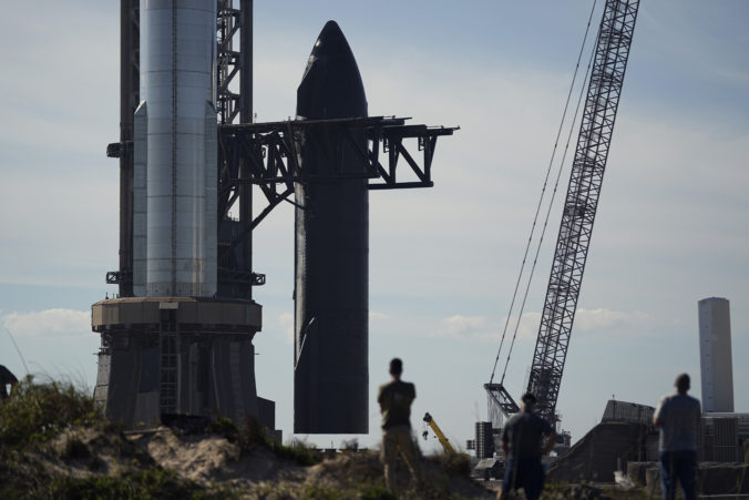 Spoločnosť SpaceX sa pokúsi o druhý testovací let rakety Starship, po prvom nevydarenom štarte prešla vylepšeniami