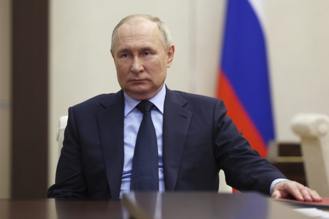 Podľa Putina by mali všetci premýšľať, ako zastaviť tragédiu na Ukrajine. Z nepokračujúcich rokovaní obviňuje Kyjev