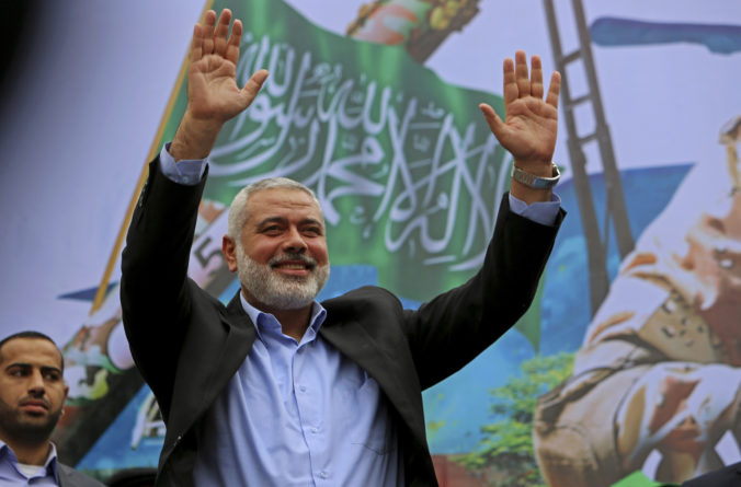 Militanti Hamasu odovzdali desiatky rukojemníkov Izraelu, každé prepustenie predlžuje prímerie