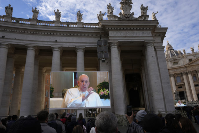 Pápež František má zápal pľúc, ale koncom týždňa sa chystá do Dubaja na konferenciu COP28