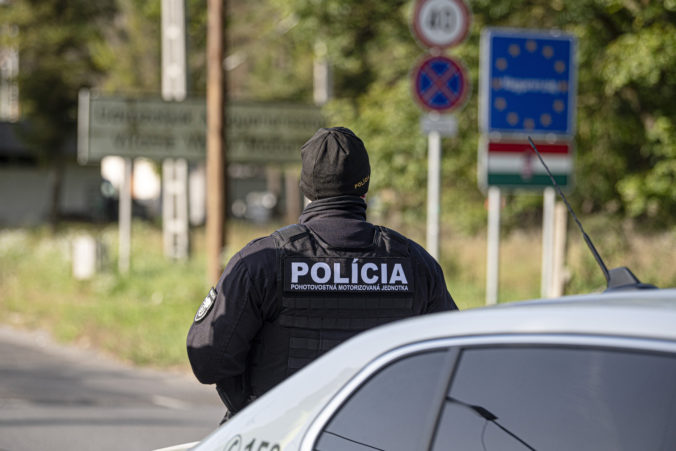 Kontroly na hraniciach s Maďarskom znížili počet nelegálnych migrantov, Ficova vláda rozhodla o ich predĺžení