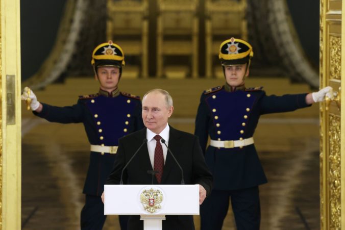 Putinovi sa nepáči správanie Lotyšska voči ruskej menšine. Budú čeliť rovnakému prasačiemu správaniu, vyhráža sa