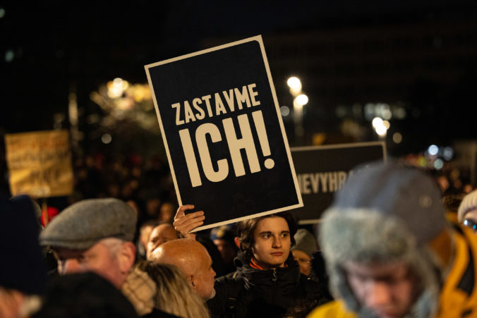 Ďalší protest s názvom „Zastavme ich“ bude v utorok v Bratislave, a potom aj v ďalších mestách (video)