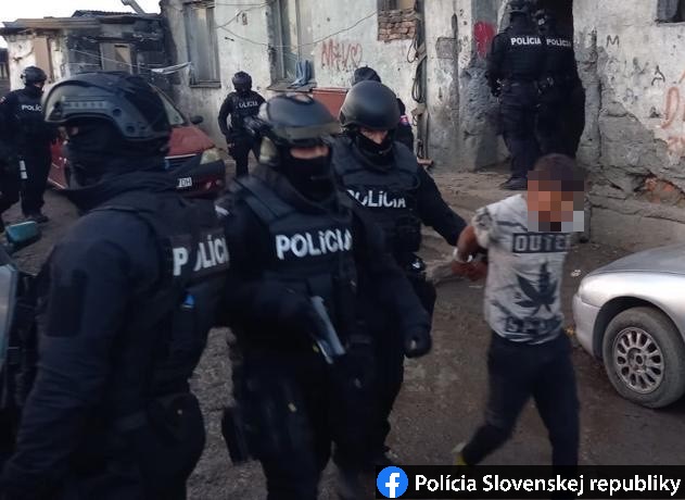 Neprimerané použitie policajnej sily voči Rómom v tomto roku pretrvávalo, upozorňuje Amnesty International
