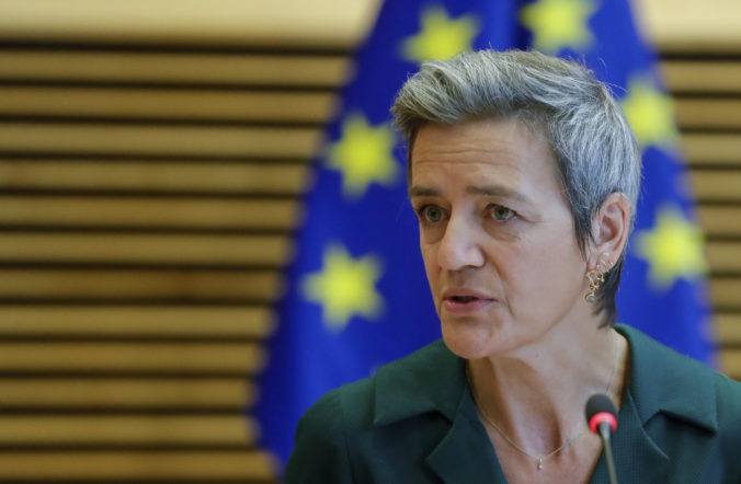Podpredsedníčka Európskej komisie listom upozornila Fica a Pellegriniho, Slovensku pohrozila žalobou