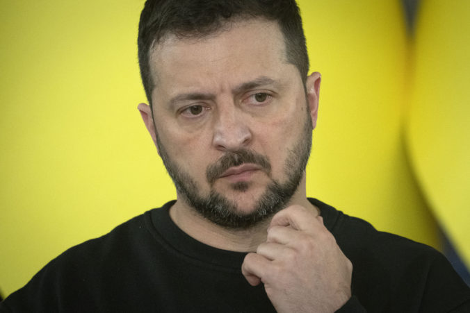 Ukrajinská armáda žiada zmobilizovať do päťstotisíc vojakov, prezident Zelenskyj zvažuje, ako sa rozhodne