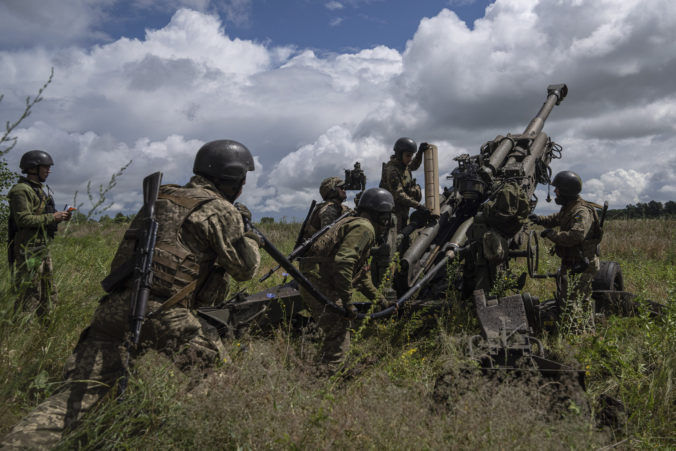 Ukrajinská armáda pracuje na zlepšení obrany na hraniciach, podľa britských analytikov je veľký ruský prielom nepravdepodobný