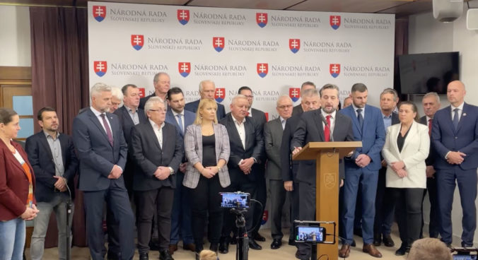 Smer vyzýva všetky parlamentné strany na spoločné efektívne rokovanie, s výnimkou Matovičovho hnutia Slovensko (video)