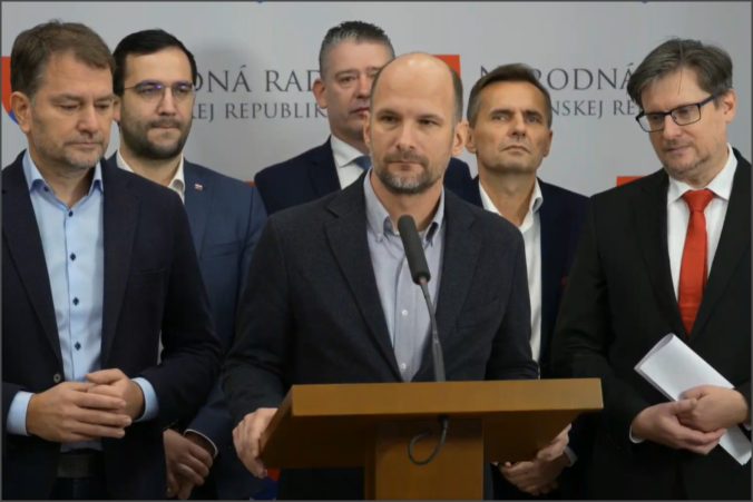 Pellegrini vodil opozíciu za nos, hnutie Slovensko chce predsedu Národnej rady SR odvolať z funkcie (video)