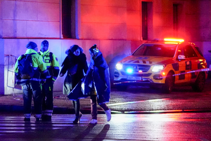 Streľba v Prahe mohla mať viac obetí, v budove bol obrovský arzenál zbraní a medzi zranenými sú aj cudzinci (foto)