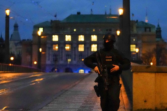 V dome strelca z Karlovej univerzity sa našla zbraň použitá pri vražde v Klánoviciach, česká polícia potvrdila ich zhodu