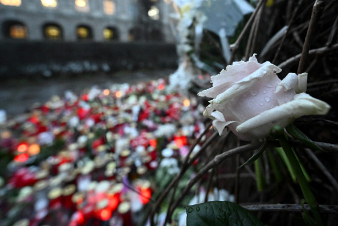 Česko drží štátny smútok z dôvodu masovej streľby na Karlovej univerzite, obete si uctia minútou ticha na bohoslužbách