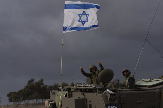 Izrael po rozšírení ofenzívy spustil ťažké útoky v centrálnej a južnej časti Pásma Gazy