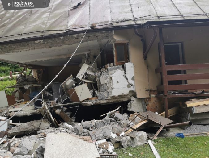 Polícia obvinila vo veci výbuchu chaty v Lehote pod Vtáčnikom jej majiteľa, jedno dieťa utrpelo zranenie s trvalými následkami
