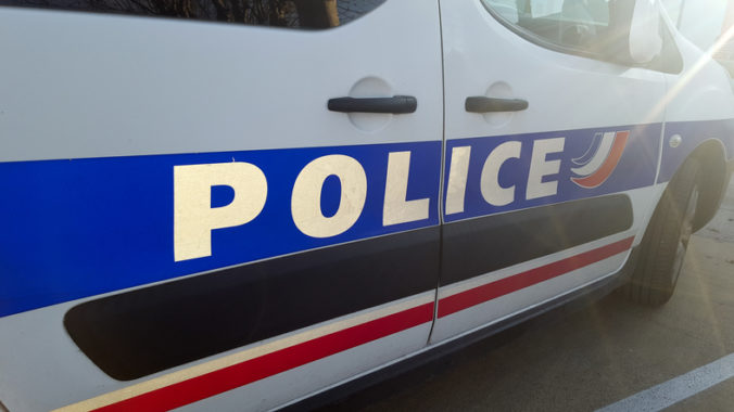 Francúzsko pred silvestrovskými oslavami posilňuje bezpečnosť, postará sa o ňu 90-tisíc policajtov