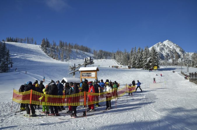 Väčšina lyžiarskych stredísk je otvorená, podmienky sa zlepšili najmä vo vyšších polohách