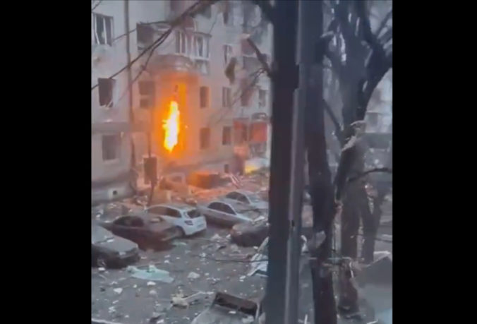 Ruský útok na Charkov zabil jednu civilistku a zranil 41 obyvateľov mesta (video+foto)