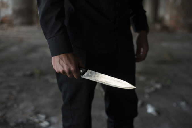 43-ročný Popradčan sa vyhrážal žene prepichnutím nožom, skončil v cele policajného zaistenia