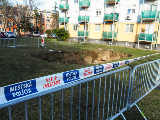 Sídlisko Zornička preskúmajú georadarom, pre prepadnutú zem vyhlásili mimoriadnu situáciu (foto)