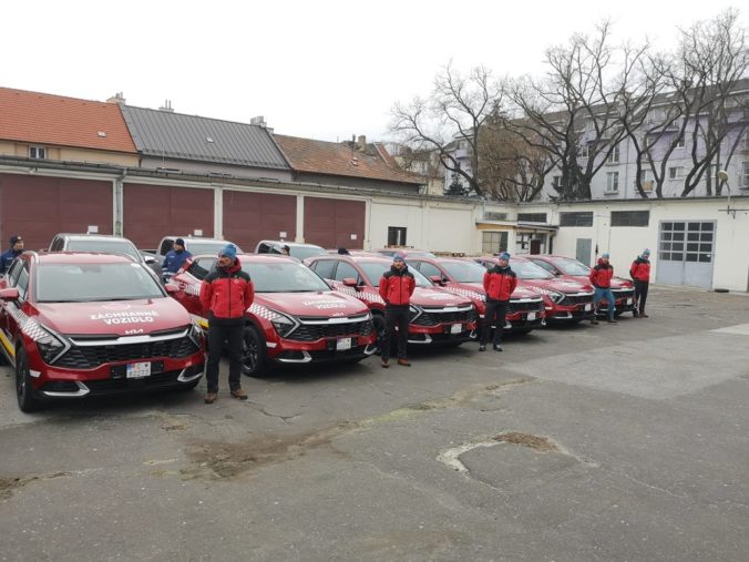 Horskí záchranári si od ministra Šutaja Eštoka prevzali ďalšiu novú techniku a autá za viac ako dva milióny eur (foto)