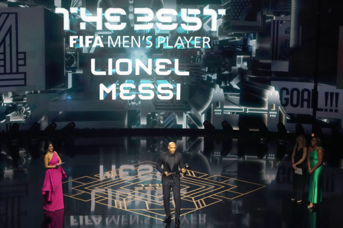 Messi sa stal ôsmykrát najlepším hráčom roka podľa FIFA, hlasovanie bolo však mimoriadne vyrovnané