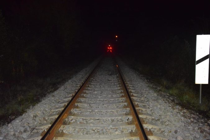 V okolí Komárna a Hlohovca niekoľko hodín nepremávali vlaky, mohli za to až dve tragédie