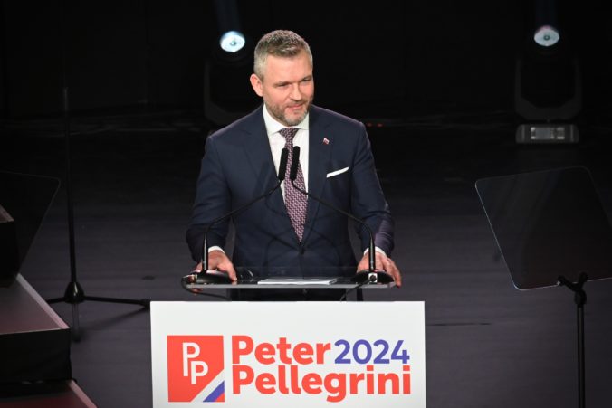Predseda poslaneckého klubu Hlasu odovzdal oficiálny návrh Pellegriniho prezidentskej kandidatúry