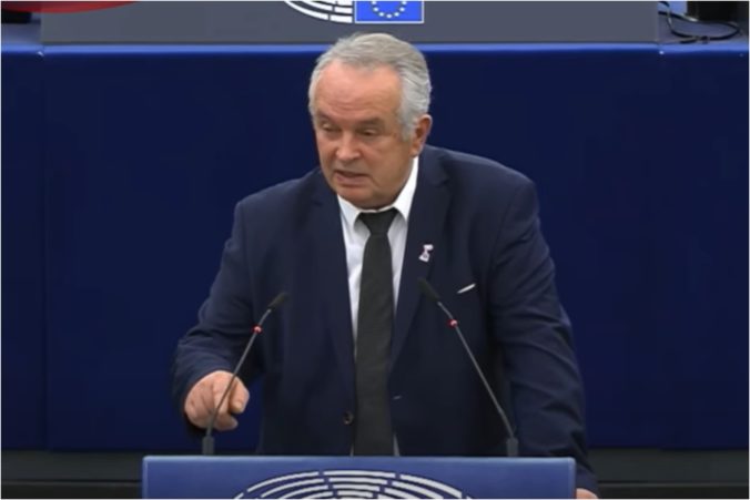 Europoslanec Radačovský musel vysvetľovať svoj výrok, že Slovania spravia zo západnej Európy trávnik (video)