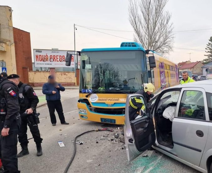 Za tragickú zrážku auta s autobusom v Trnave nemôže infarkt, vodič jazdil pod vplyvom alkoholu