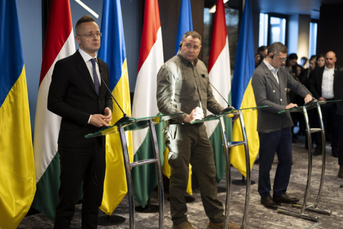 Kuleba verí, že Orbán a Szijjártó nie sú proruskí, ale promaďarskí politici