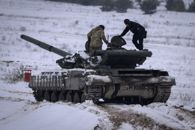 Rusi prišli vo vojne o ďalšie stovky vojakov, podľa Ukrajincov stratili dva tanky aj obrnené vozidlá