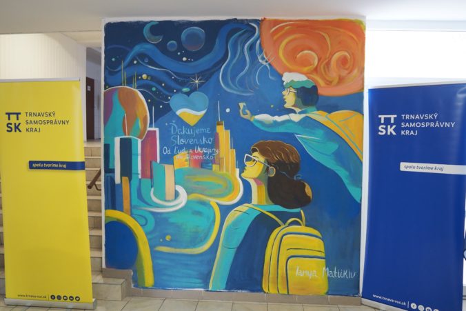 Ukrajinská umelkyňa vytvorila na strednej škole v Galante nástennú maľbu, ide o poďakovanie Slovensku za pomoc