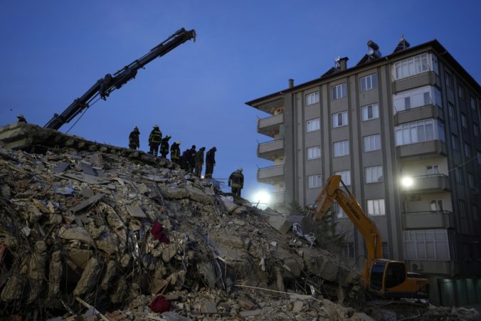 Únia poskytne Turecku grant štyristo miliónov eur na pomoc po vlaňajšom ničivom zemetrasení