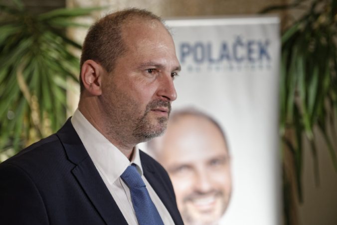 Poslanci mestského zastupiteľstva v Košiciach deklaratórne vyslovili nedôveru primátorovi Polačekovi
