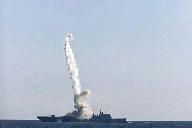Rusi nemajú v Čiernom mori lode na odpaľovanie striel Zirkón, podľa Britov upravili systém pobrežnej obrany