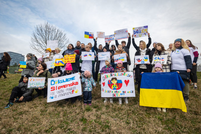 Pri bratislavskej Kuchajde zasadili strom vďaky ukrajinskej komunity Slovensku za prijatie a pomoc v núdzi (foto)