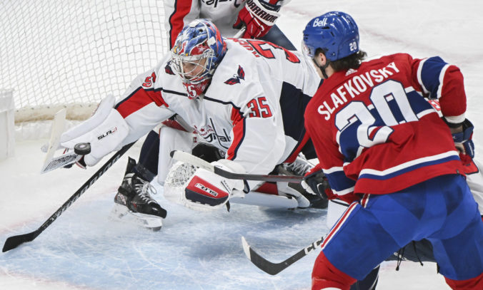 Slafkovský si v zápase NHL proti Washingtonu pripísal asistenciu, Fehérváry odohral iba jeden a pol minúty