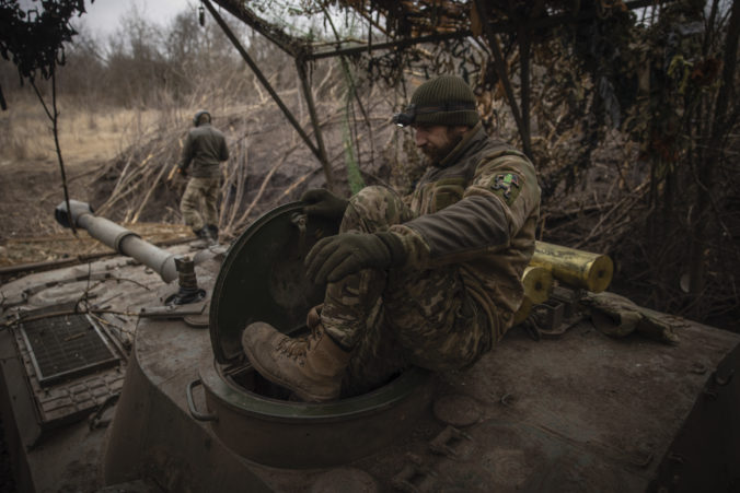 Rusi po dobytí Avdijivky nedajú Ukrajincom vydýchnuť, aby podľa ISW nevytvorili obranné línie