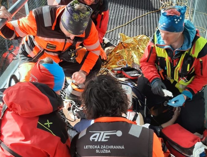 Horskí záchranári v Jasnej oživovali poľského snoubordistu, zachrániť sa ho však nepodarilo