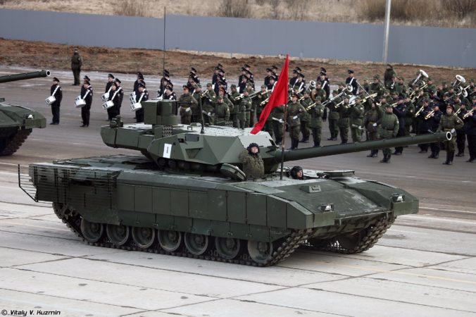 Rusko na Ukrajine nenasadzuje svoj najmodernejší tank, podľa Britov je to kvôli obavám z poškodenia reputácie