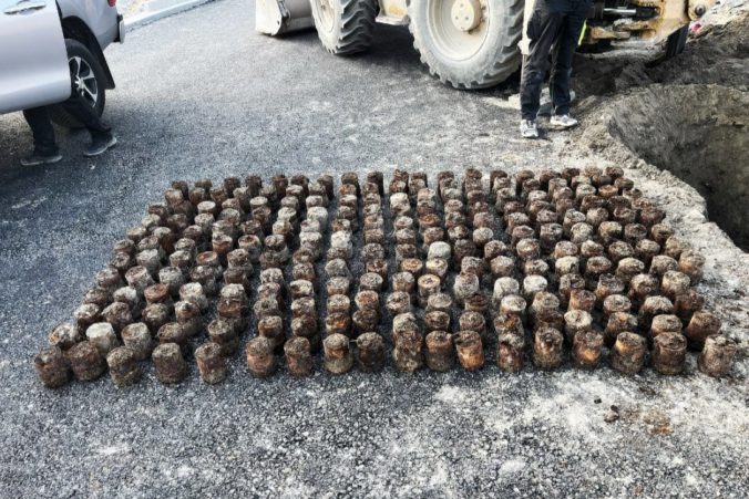 Policajní pyrotechnici objavili v Petržalke ďalšie kusy starej vojenskej munície z druhej svetovej vojny