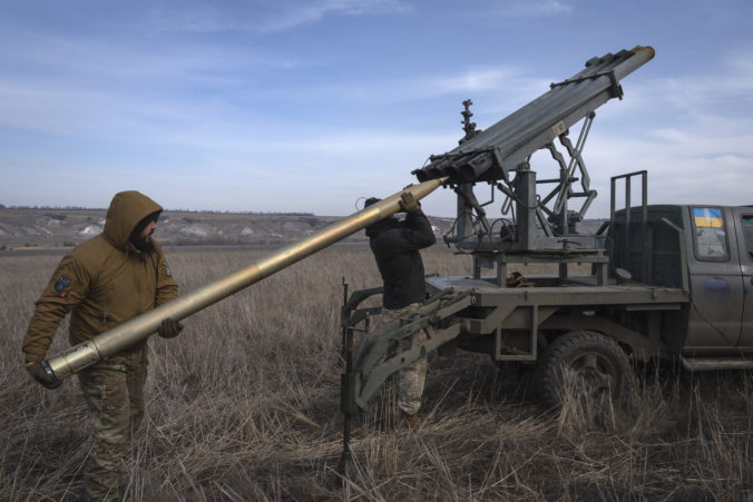 Rusi už podľa Ukrajincov stratili viac ako 421-tisíc vojakov a za posledný deň aj 42 delostreleckých systémov